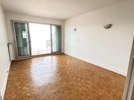 3 pièces rénové  60m2  poissy centre ville