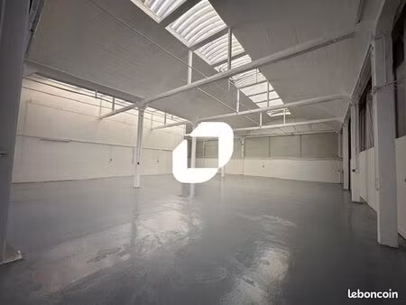 local d'activité 680 m²