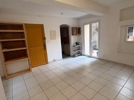 appartement t2 avec terrasse et jardin