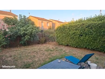 maison dans résidence avec piscine