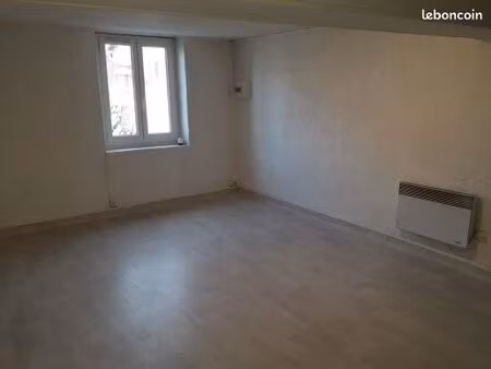 studion 23 m2 non meublé 390 euros