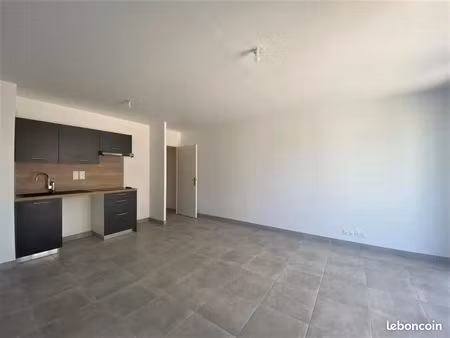 location appartement 3 pièces 67 m² - etat neuf