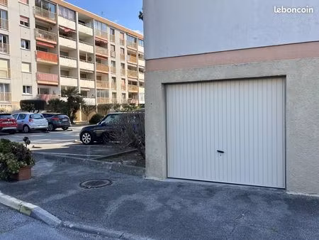parking/box 16 m² fréjus