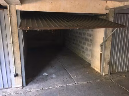 garage / box fermé aux sablettes