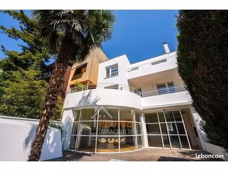 maison 7 pièces 249 m²