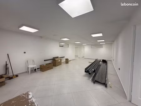 bureau 150 m²