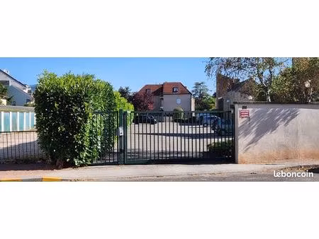 garage fermé - 14 37m2