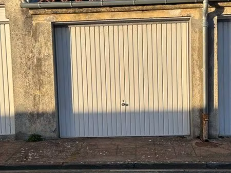 à louer garage individuel à rochefort