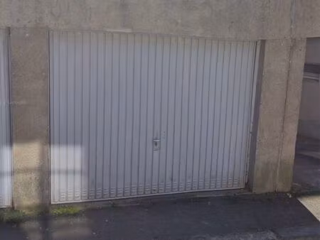 garage fermé sur rue quartier gare