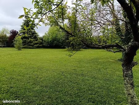 terrain à bâtir de 2500 m² à issigeac (24)