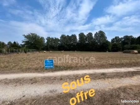 terrain 8 637 m² coulaures