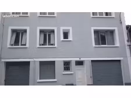 garage où petit entrepôt