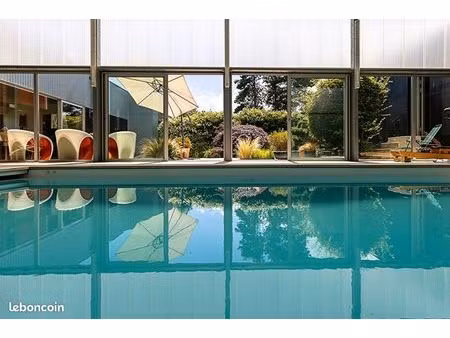 maison d'architecte 210m² - piscine intérieure - parc 2700m²