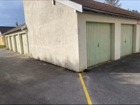 garage voiture + moto   possibilité de mezzanine