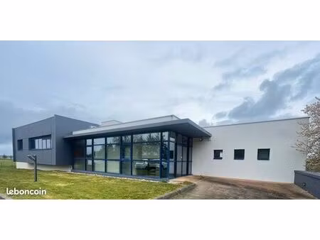 local 576 m² loudeac