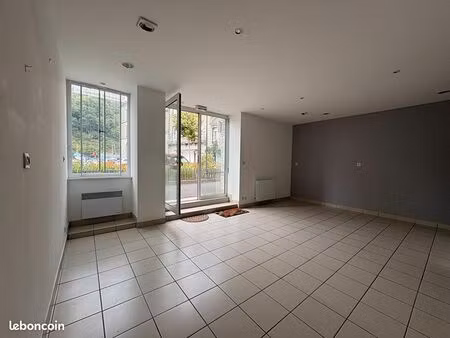 local commercial 40 m² plerin