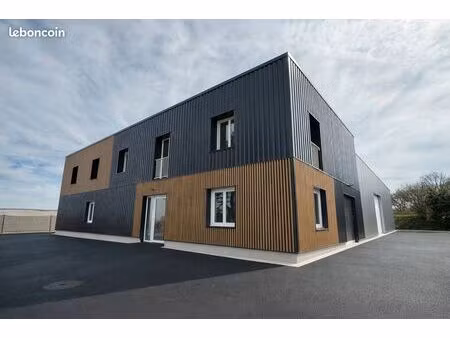 local 600 m² plerneuf