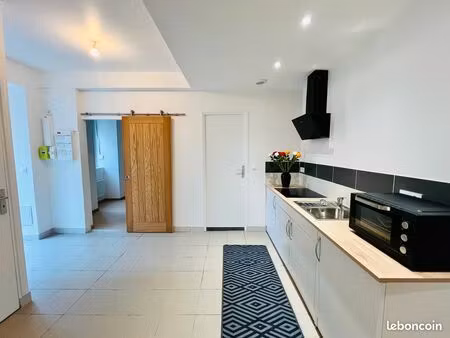 t2 de 28 m² entièrement rénové – centre de plestin-les-grèves – dpe : c