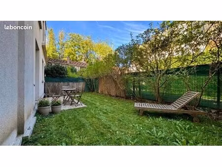 coup de cœur - charmant t2 rénové avec jardin privatif clos et parking en sous-sol