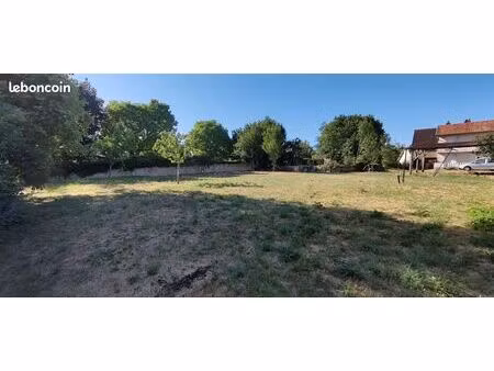 terrain constructible et divible au coeur du village