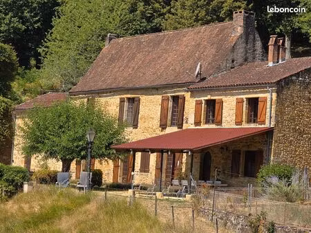 longère en pierre avec dépendances