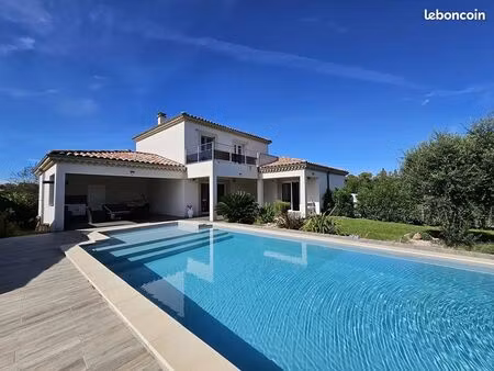 dans un environnement de qualité  spacieuse villa