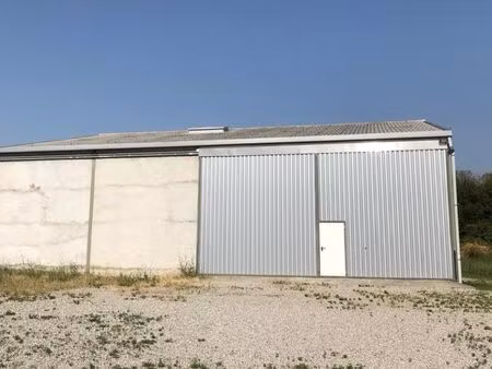 hangar à louer