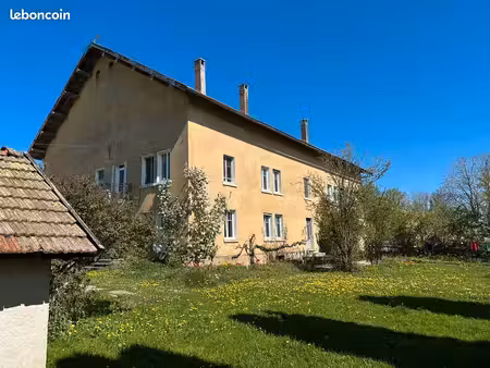 ? ferme comtoise d'exception – 255 m² habitables • 850 m² de dépendances • terrain de 2 70