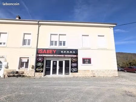 local 163 m²