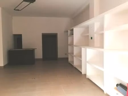 a louer à buis-les-baronnies local professionnel  63 m2