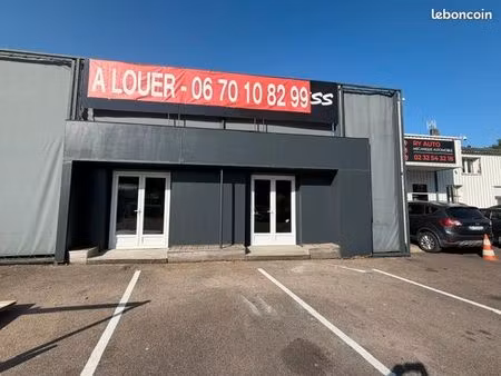 a louer local commercial avec visibilité à l'entrée de vernon