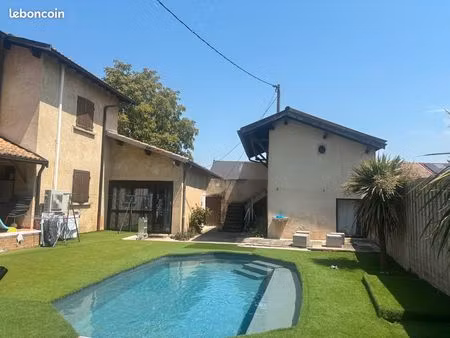 grande maison de caractère 400m² avec 2 studios  piscine et 2 garages + salle des fête
