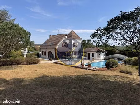 propriété 7 pièces 183 m²