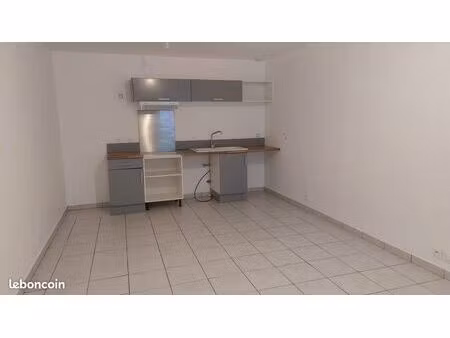 loue t2 avec terrasse