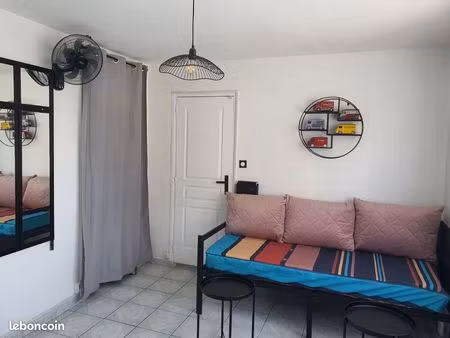 appartement meublé avec balcon et parking privé situé dans résidence et quartier calme sit