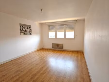 appartement 3 pièces 67m2 - entrée indépendante - parking privé - a 2 min de la gare le ve