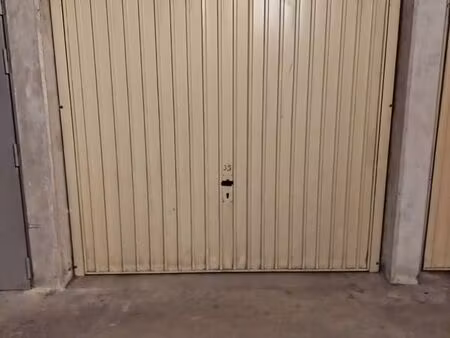 a vendre : box fermé en sous-sol (résidence sécurisée) - 3 min à pied de la gare 3 min a p