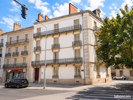 dijon centre – bureaux de prestige 138 m² – place de la république