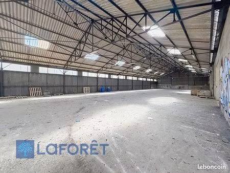 entrepôt 1509 m² breteuil