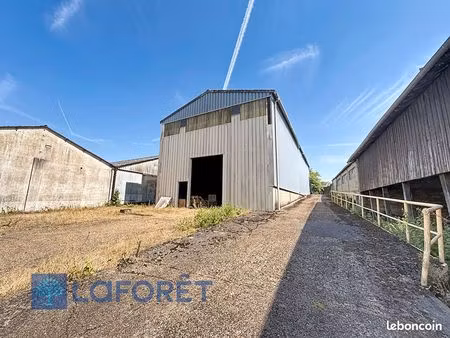 entrepôt 296 m² breteuil
