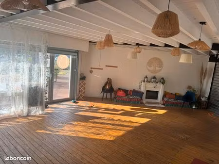 magnifique local refait intégralement à neuf dans zone commerciale de saint pierre de fleu