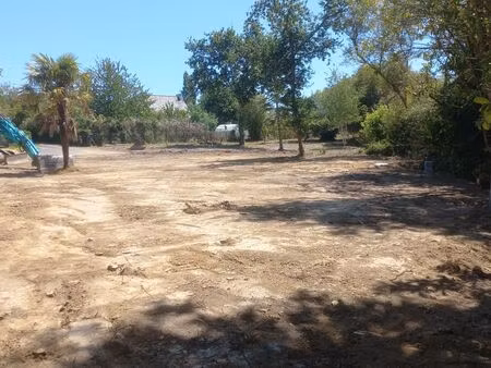 terrain 1800 m2