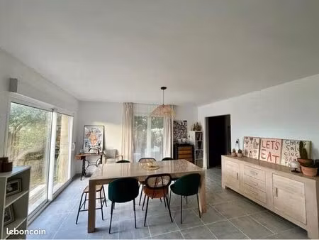 à louer – élégante maison familiale à gallargues-le-montueux