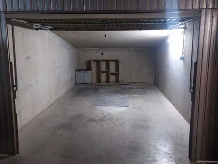 garage spacieux à nîmes