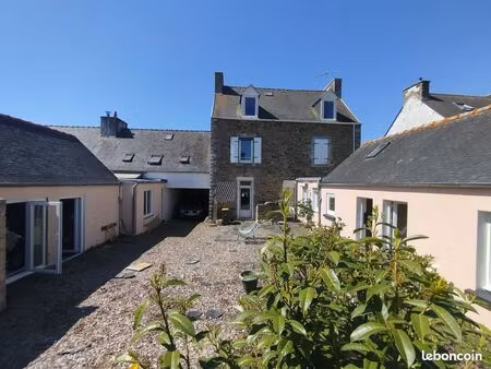 grande propriétés avec dépendances  6 logements potentiels  140 m2 déjà habitables  secteu