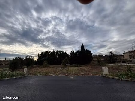 terrain constructible 747m2 - tresques 30330 - coeur de village