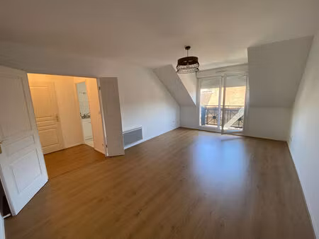 a louer - appartement à chaumont en vexin - 2 chambres - 59 m² - balcon - 1 place de parki