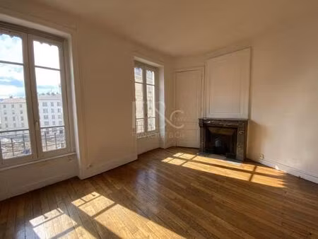 t2 de 51 m² - rue renan lyon 7ème