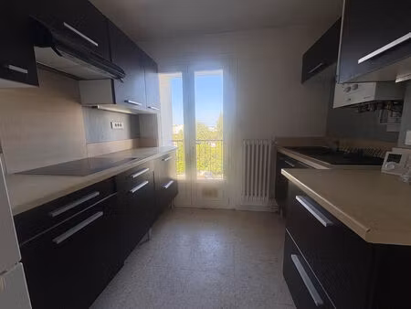 montpellier hôpitaux- facultés - appartement 4 pièces avec terasse et balon - 1000 € c.c