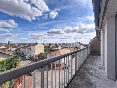 secteur des ruchoux  studio de plus de 34m2  balcon et stationnement privatif